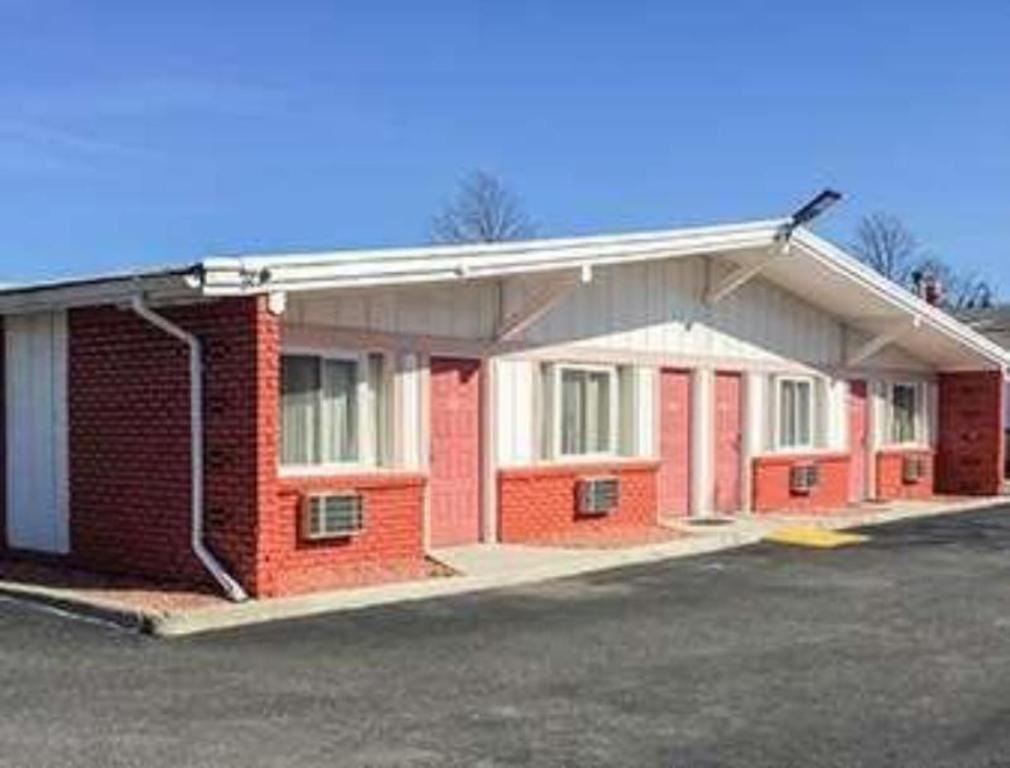 Travelodge By Wyndham Bay Shore Long Island Exterior foto