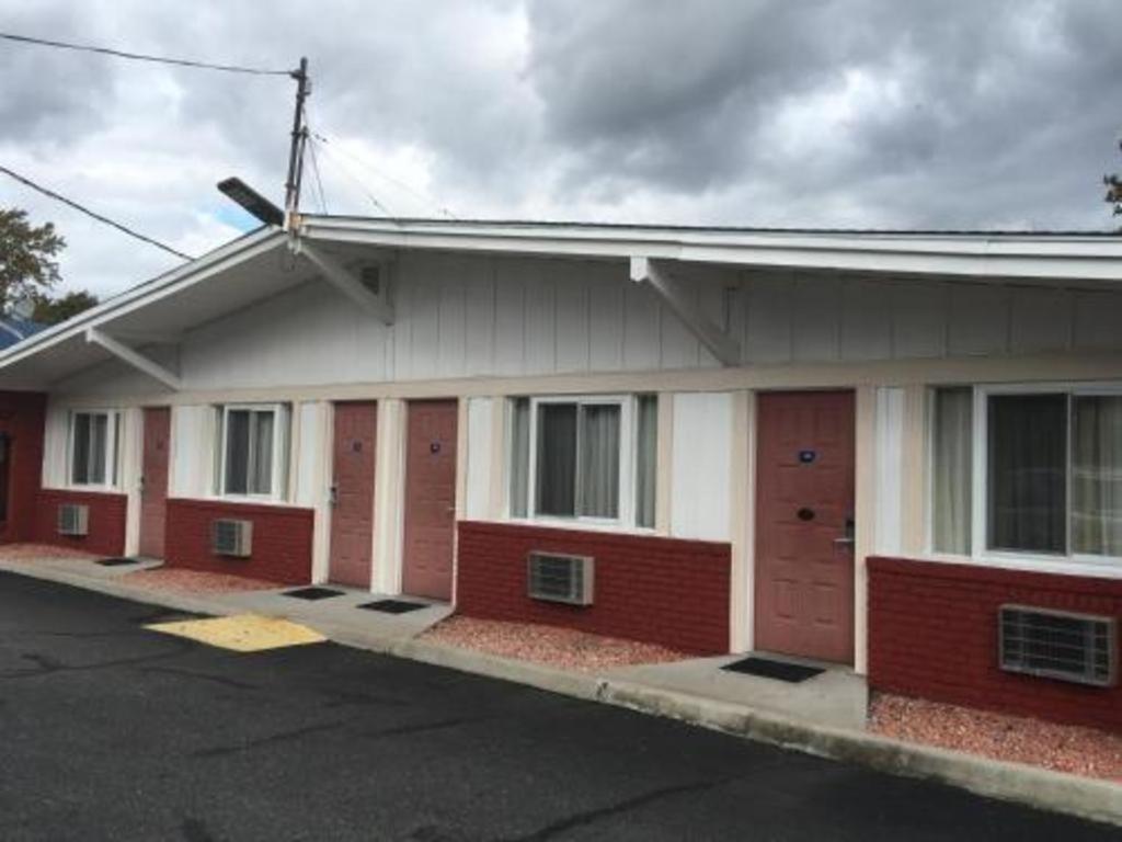 Travelodge By Wyndham Bay Shore Long Island Exterior foto