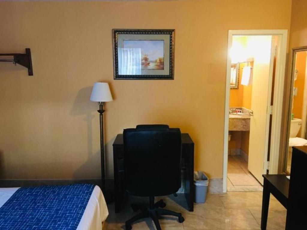 Travelodge By Wyndham Bay Shore Long Island Exterior foto