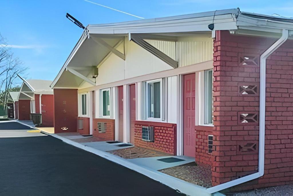 Travelodge By Wyndham Bay Shore Long Island Exterior foto